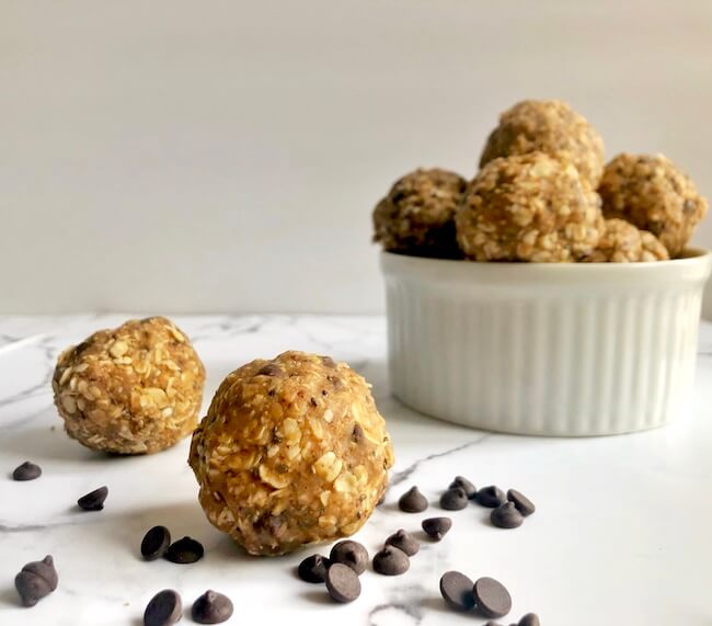 Oat energy bites with peanut butter and chocolate chips