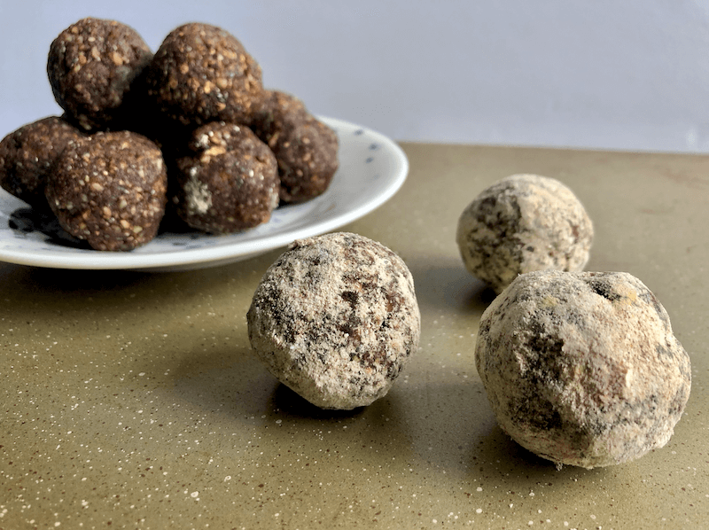 gingerbread protein balls with coating