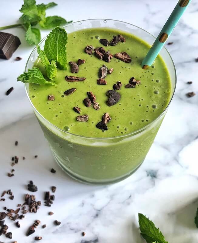 green smoothie with chocolate and mint