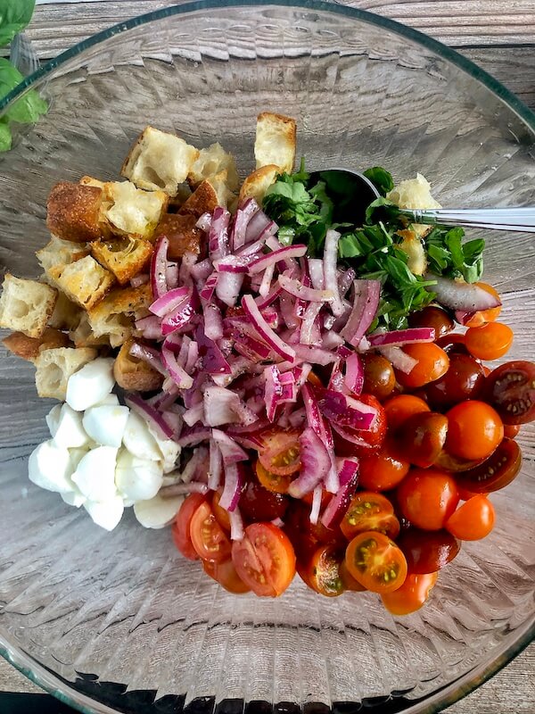 how to make tomato bread salad